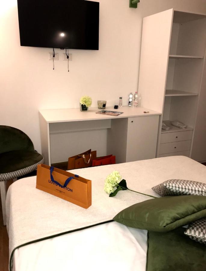 B&B Home Flowers Milano Bagian luar foto