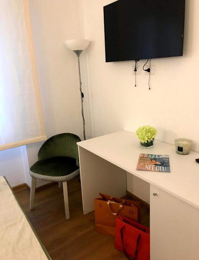 B&B Home Flowers Milano Bagian luar foto