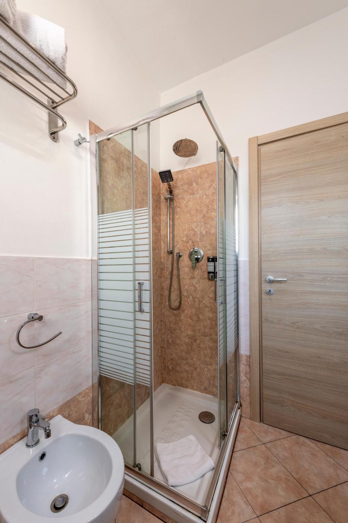 B&B Home Flowers Milano Bagian luar foto